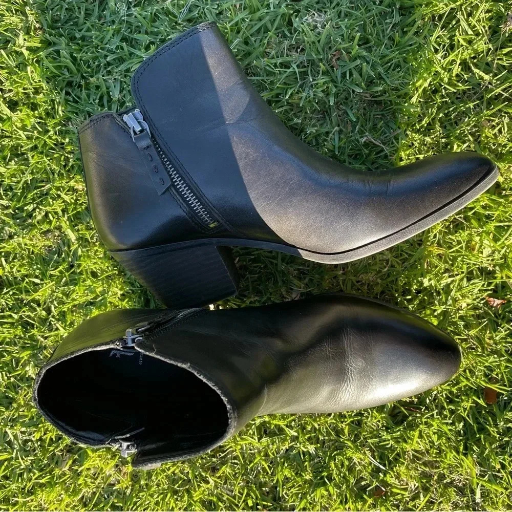 EUC FRYE Judith Double Zip Stacked Heel Pointed Toe Ankle Boots in Black Size 9M - Picture 11 of 17